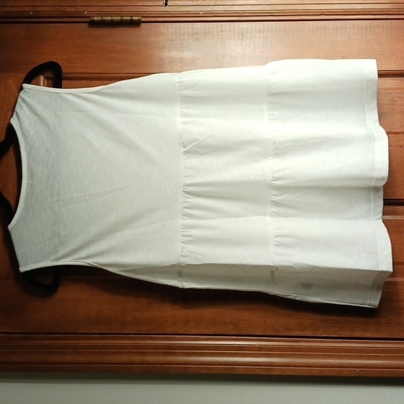 𝅺SMALL White Sleeveless Top Box 9 - Picture 3 of 3